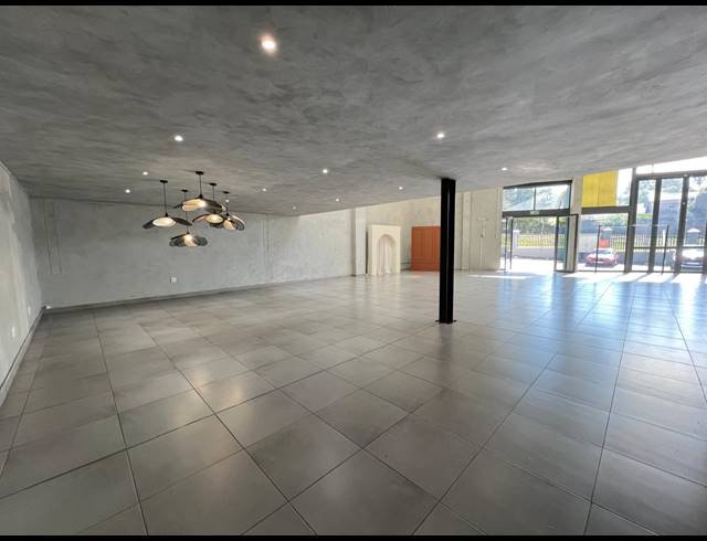 346M² SHOWROOM TO LET IN OLIVEDALE